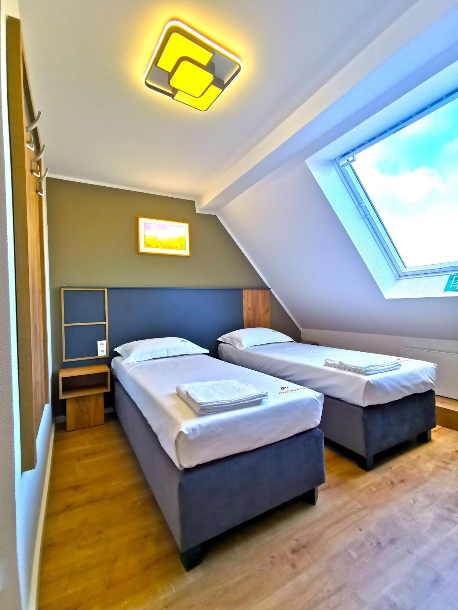 Home Inn Hotel Dormagen Kültér fotó